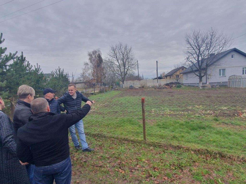 У Володимирській громаді депутати оглянули ділянки, призначені для продажу з аукціону
