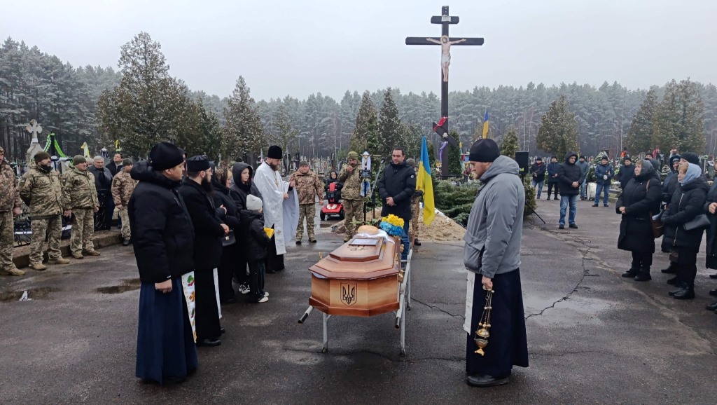 У Маневичах попрощалися із воїном Едуардом Радчуком