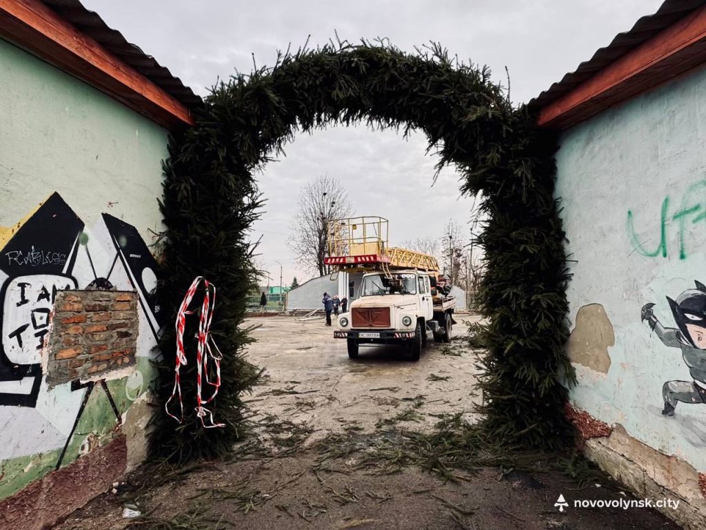 У нововолинському міському парку облаштовують «Різдвяне містечко»