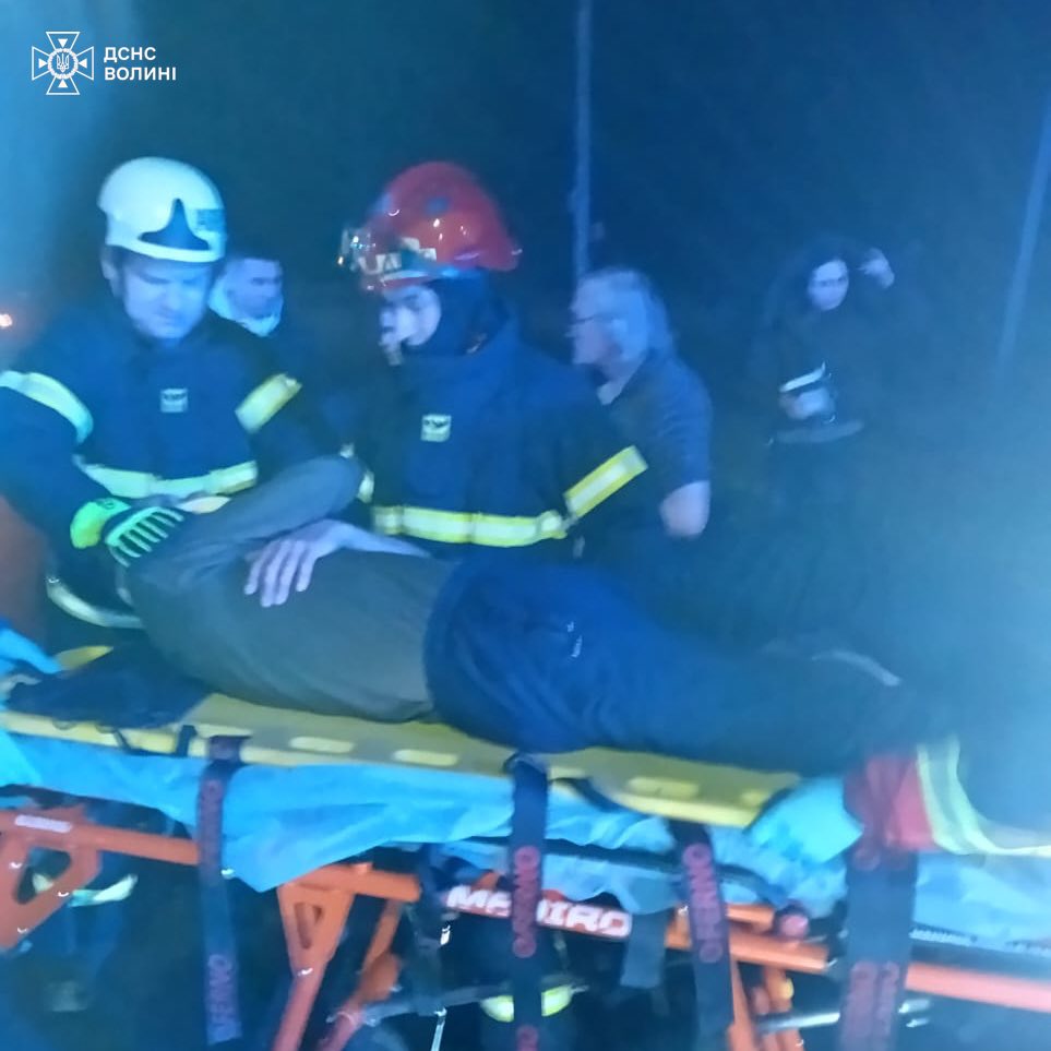 У селі поблизу Луцька рятувальники деблокували водія із пошкодженого внаслідок ДТП авто