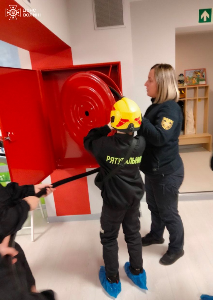 У Луцьку школярі відвідали музей служби порятунку «101»