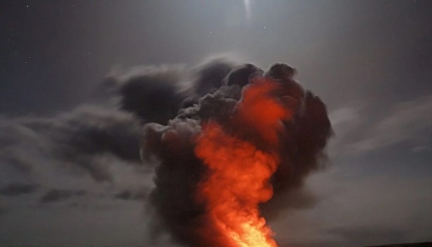 Генштаб підтвердив ураження саратовського НПЗ і низки об’єктів логістики армії рф на Луганщині