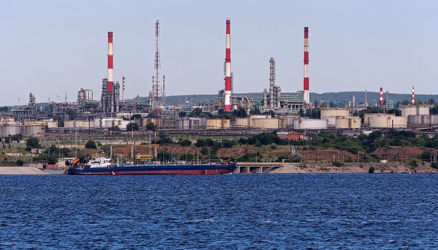 саратовський НПЗ у росії зупинився після атак українських дронів