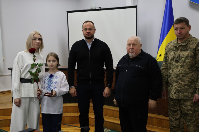 У Луцьку рідним загиблих захисників вручили посмертні державні нагороди