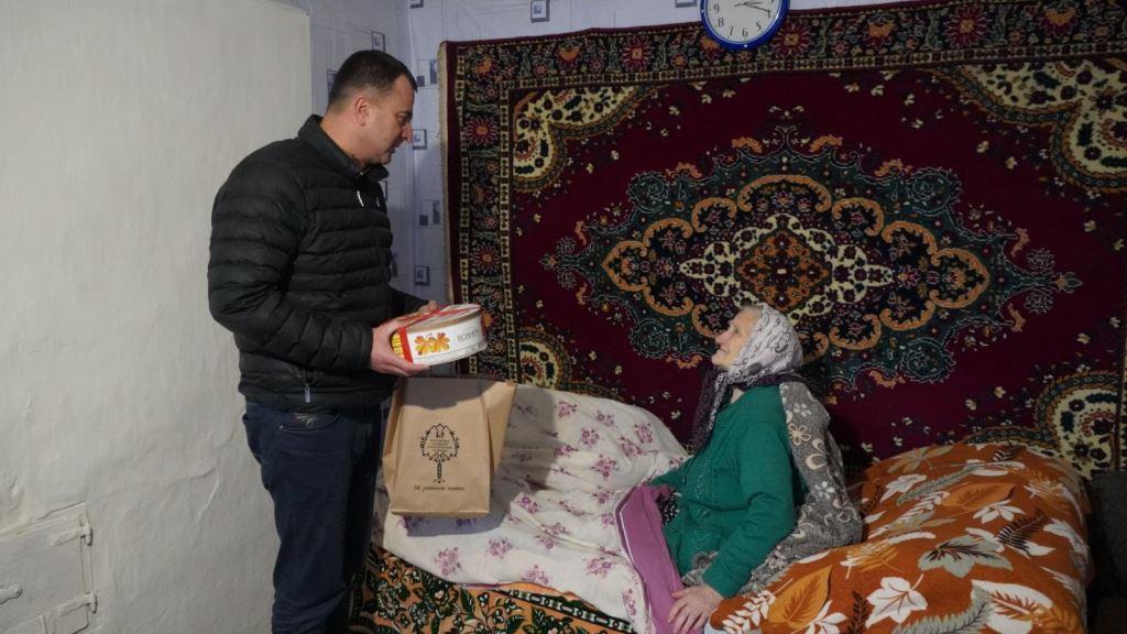 У Ратнівській громаді привітали із 90-річчям довгожительку