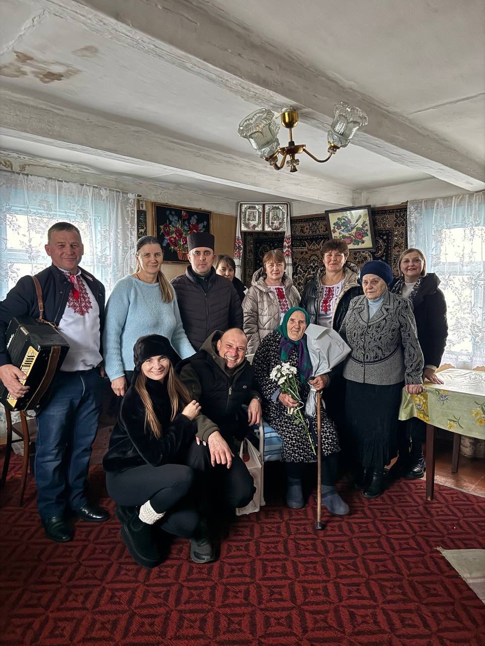 У Колодяжненській громаді привітали із 90-річчям довгожительку