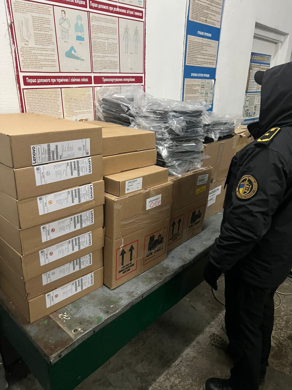 Волинянин намагався ввезти з Польщі партію вживаних ноутбуків на мільйон гривень
