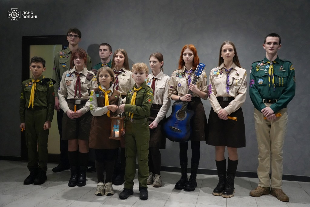 Пластуни передали волинським рятувальникам Вифлеємський вогонь миру
