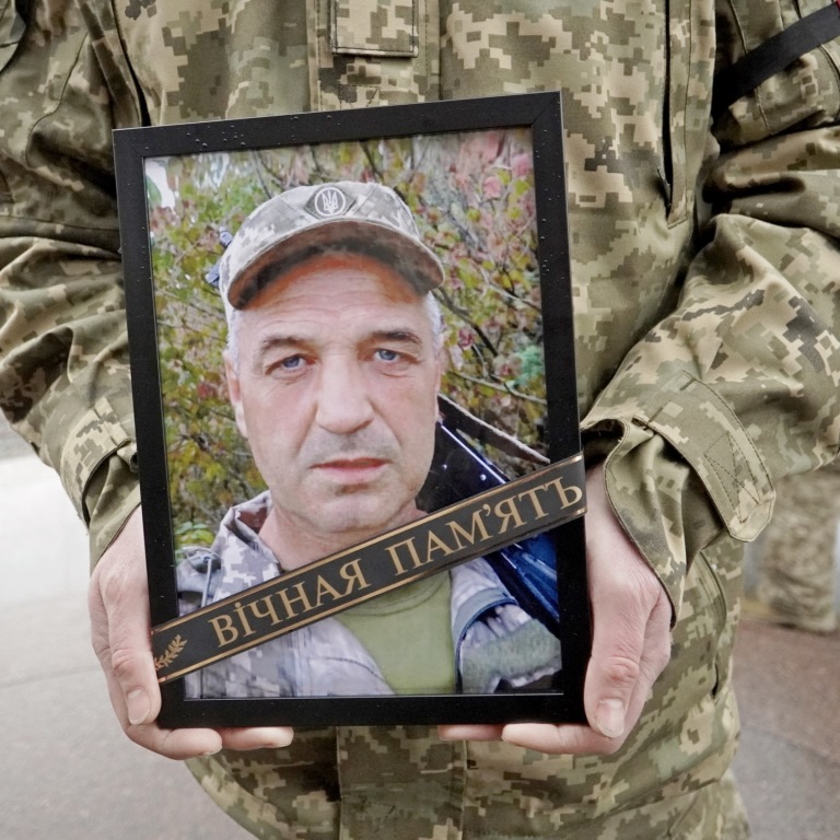 У Володимирській громаді попрощалися із воїном Романом Літвінчуком