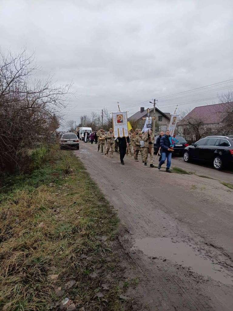 Оваднівська громада провела в останню путь Героя Василя Шміло