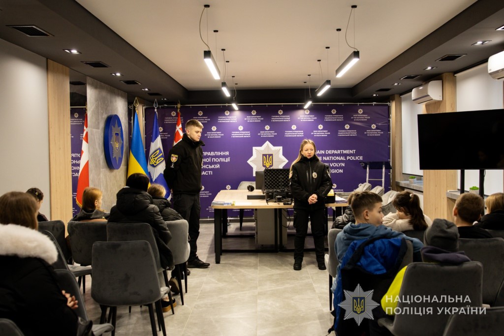 Поліція зсередини: школярі луцького ліцею побачили роботу правоохоронців