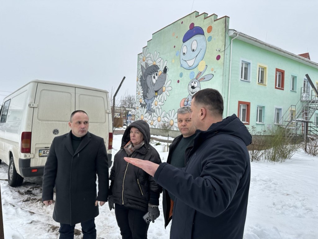 Роман Романюк проінспектував будівництво укриття у ліцеї № 1 та термомодернізацію ліцею № 2 у Ратному