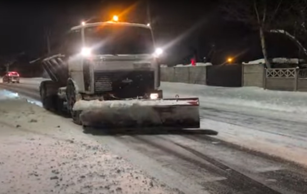 У Луцькій громаді комунальні служби усю ніч працювали над розчисткою автошляхів