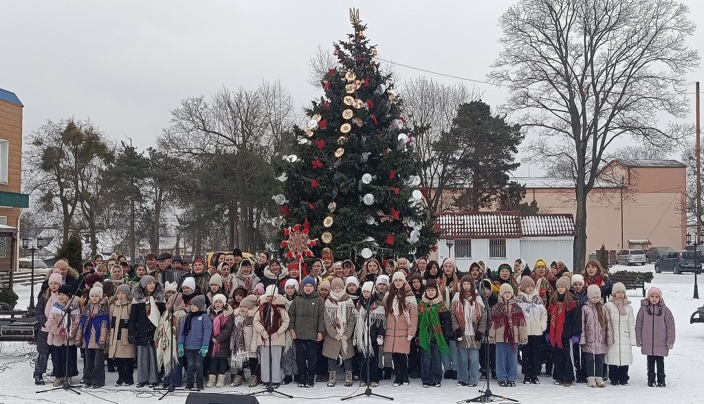 У Маневичах організували благодійний фестиваль колядок і щедрівок
