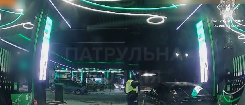 У Луцьку патрульні зупинили 19-річного порушника ПДР без права керування авто