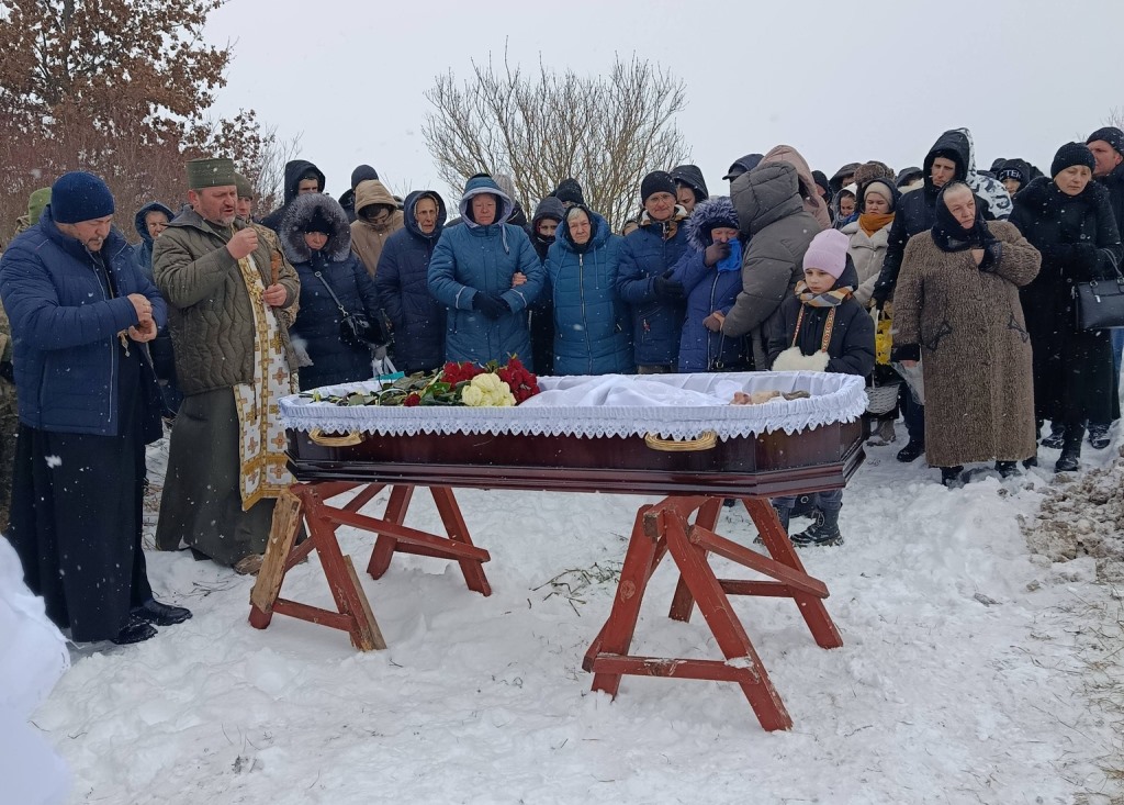В Оваднівській громаді попрощалися із воїном Богданом Дубенчуком