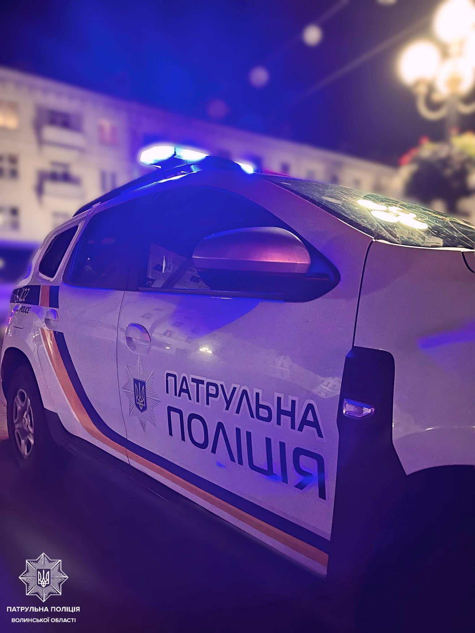 У Луцьку патрульні склали протокол на хлопця, який кидав з вікна петарди