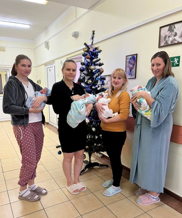 У Любомльському ТМО вітали матусь із народженням їхніх діток