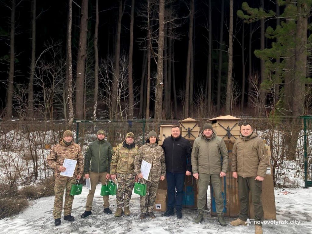 Нововолинська громада передала першу в цьому році допомогу на фронт