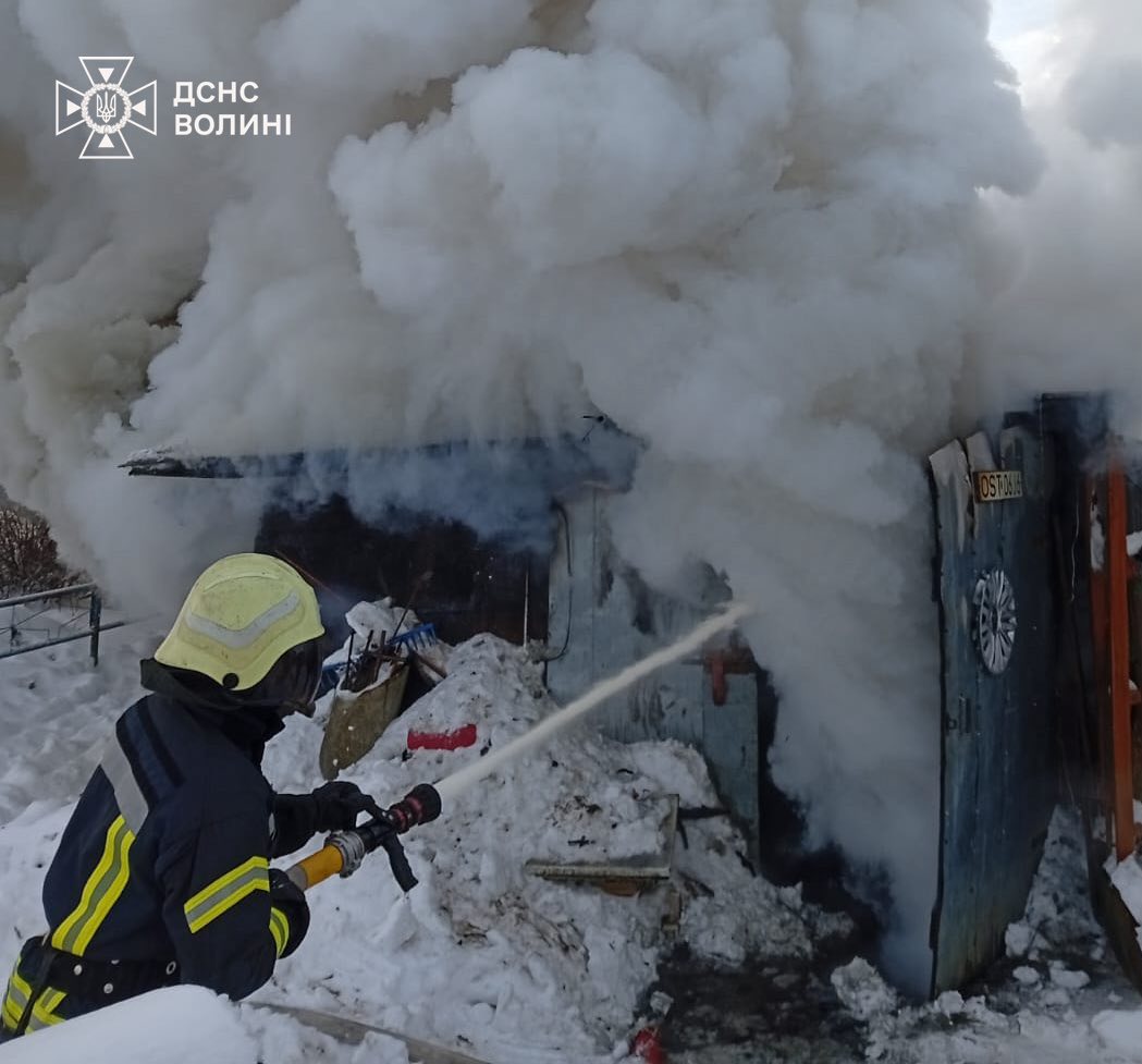 У селищі Дубище горіла господарська споруда