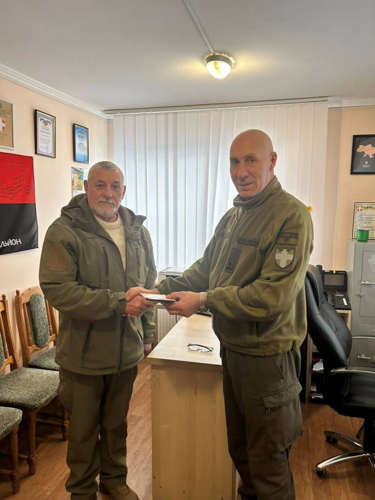 Захиснику з Волині вручили почесну нагороду «Хрест бойового братерства»
