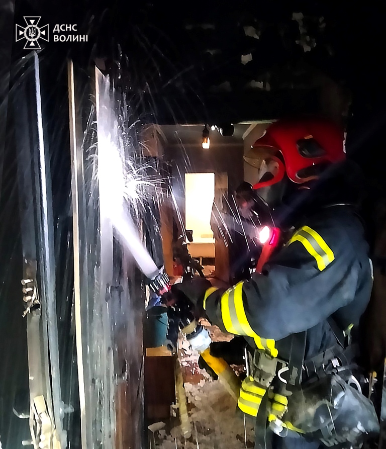 Минулої доби волинські рятувальники ліквідували шість пожеж у житловому секторі, ще одне займання приборкали після опівночі