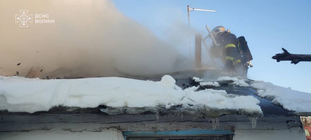 У Камінь-Каширській громаді ліквідували пожежу житлового будинку