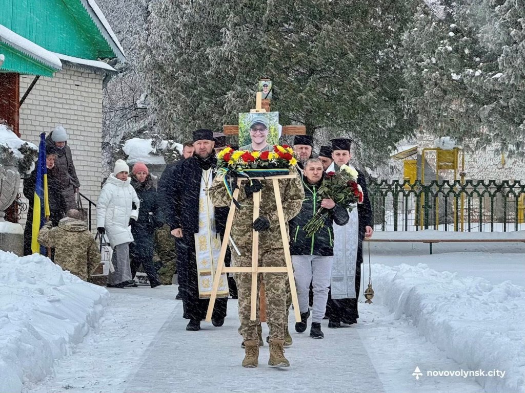 У Нововолинській громаді попрощалися із Захисником Дмитром Тимофєєвим