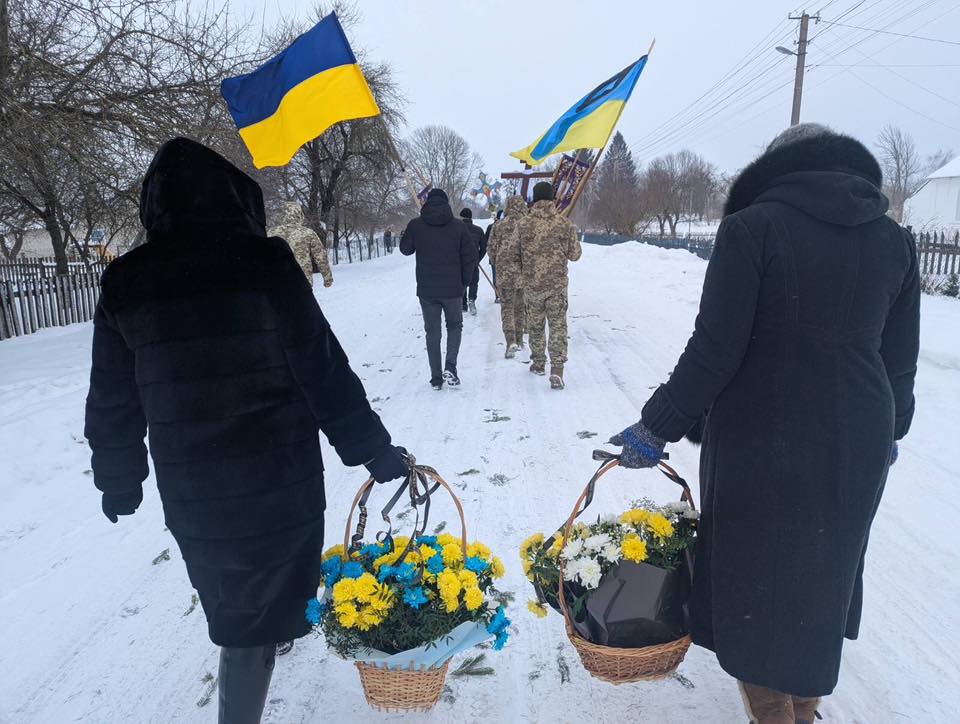 У Колодяжненській громаді попрощалися із воїном Володимиром Вавринюком
