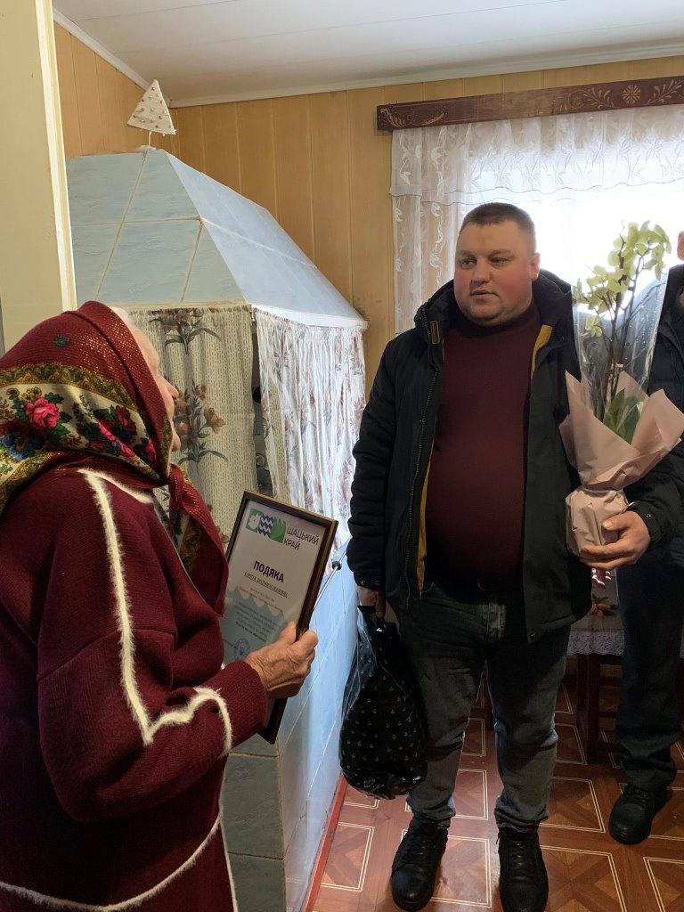 У Шацькій громаді привітали із 90-річчям довгожительку