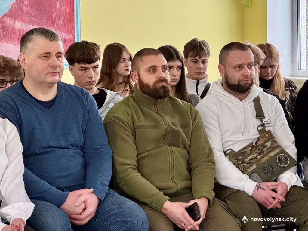 У Нововолинському ліцеї № 8 відкрили тренажерний зал