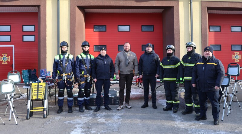 Луцька громада передала рятувальникам сучасне верхолазне обладнання