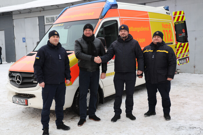 Мер Луцька передав спецавтомобіль для аварійно-рятувального загону ДСНС