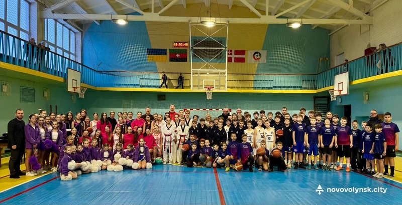 Юні спортсмени із Нововолинська отримали нову форму та інвентар