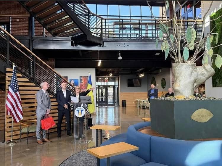 В американському місті-партнері Шамблі відкрили інсталяцію «Дерево Ковеля»