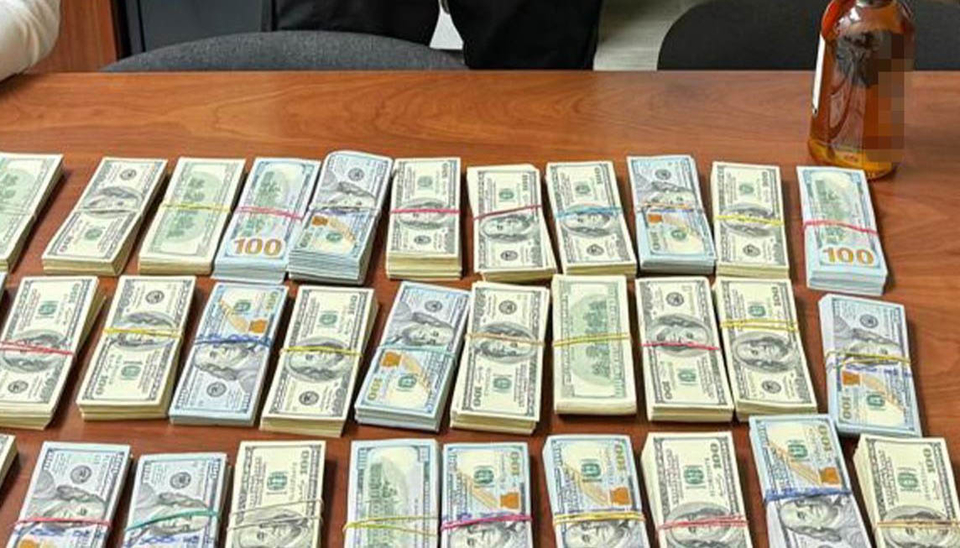 Командувача логістики Повітряних Сил ЗСУ і начальника управління СБУ в Житомирській області викрили на хабарі