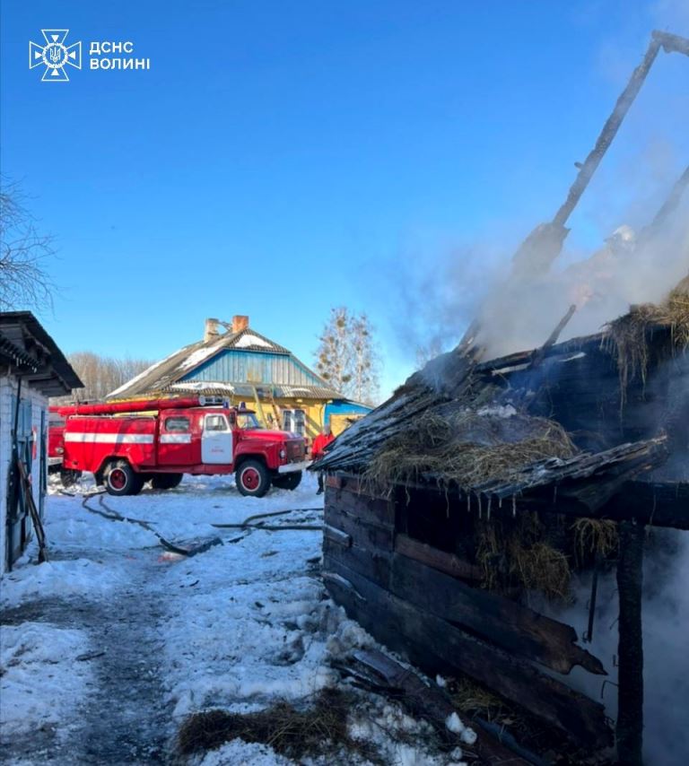 Волинські рятувальники 31 січня та уночі 1 лютого ліквідували вісім пожеж у господарських спорудах