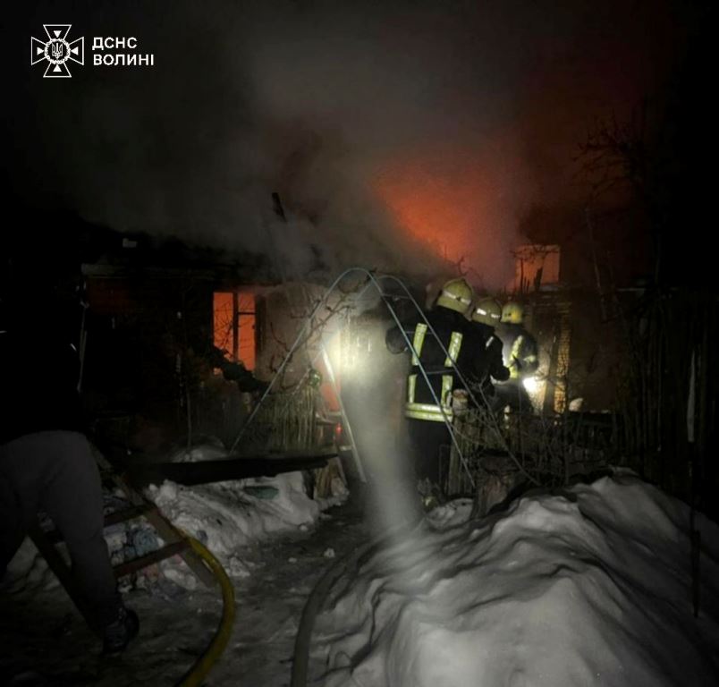 Волинські рятувальники 31 січня та уночі 1 лютого ліквідували вісім пожеж у господарських спорудах