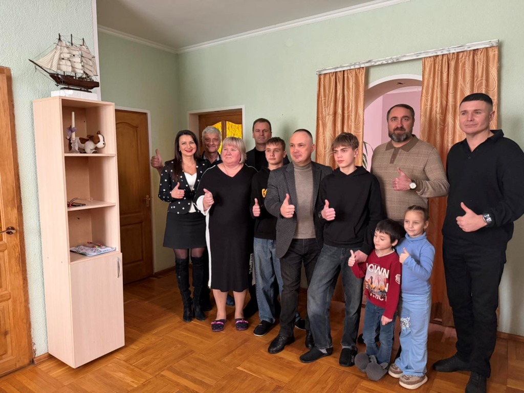 У Володимирі привітали прийомну сім'ю переселенців