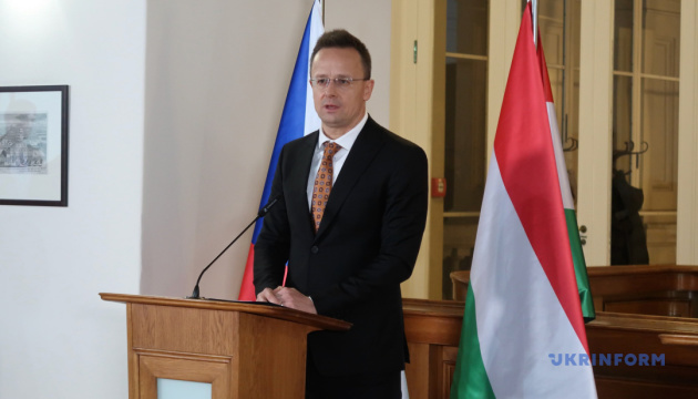 Угорщина блокуватиме 90-мільярдну позику Євросоюзу Україні