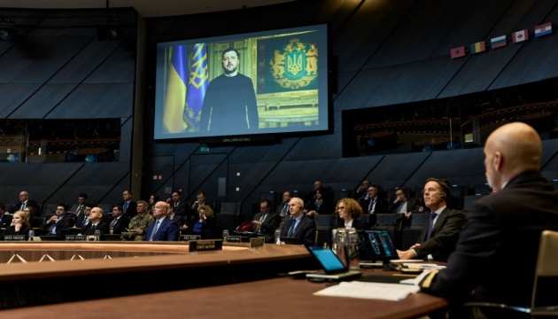 Зеленський – союзникам: Було б нерозумно тримати Україну поза НАТО, як цього хоче росія