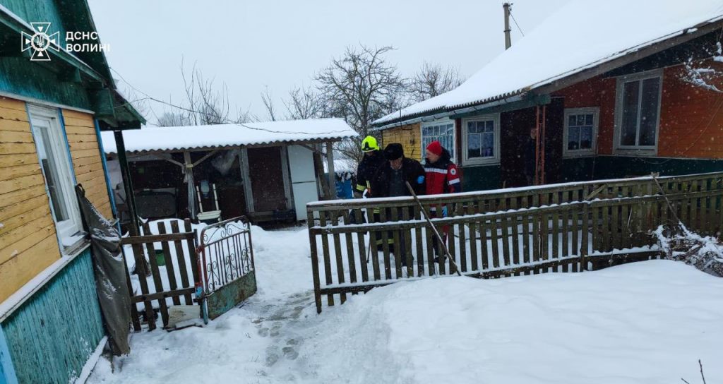 У Локачинській громаді рятувальники разом із медиками допомогли людині