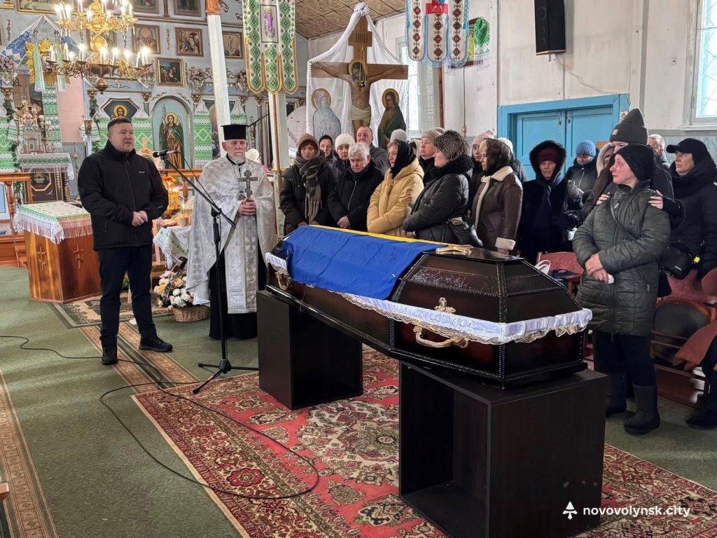 У Нововолинську прощалися із воїном Сергієм Сидоровичем