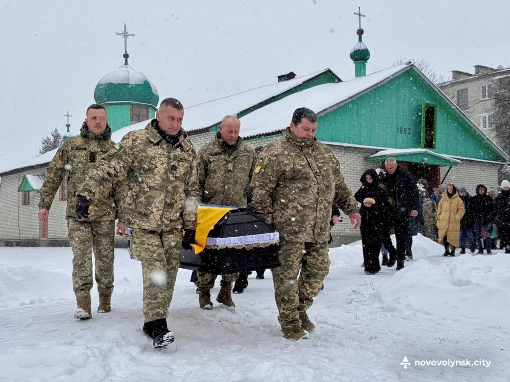 У Нововолинську прощалися із воїном Сергієм Сидоровичем