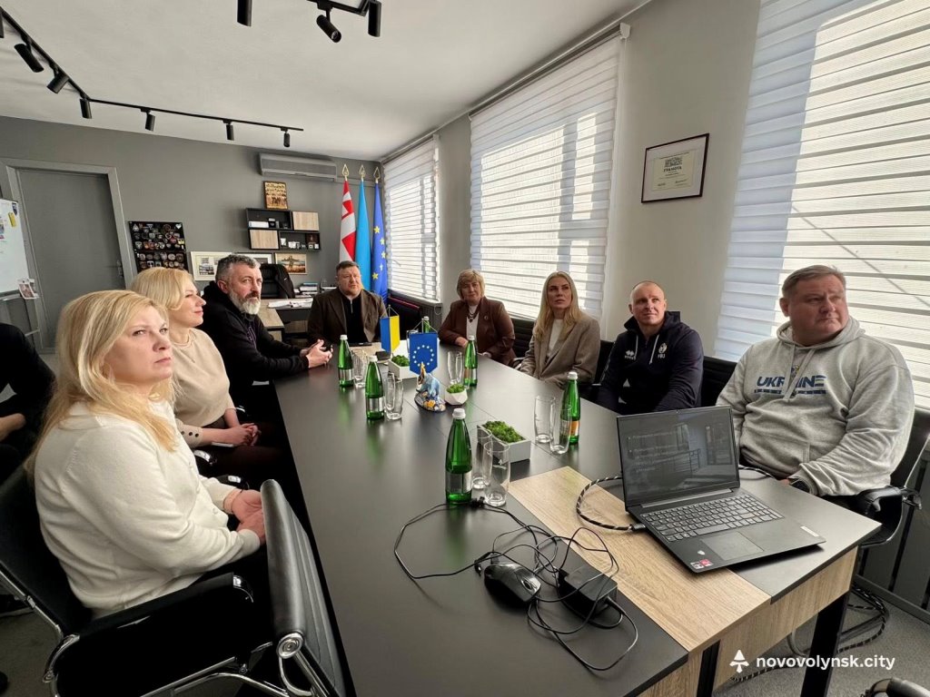Нововолинський міський голова зустрівся із представниками баскетбольної спільноти України