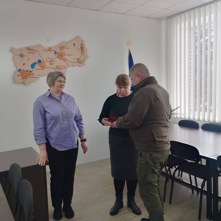 Рідним загиблих воїнів із Дубечненської громади вручили їхні посмертні нагороди