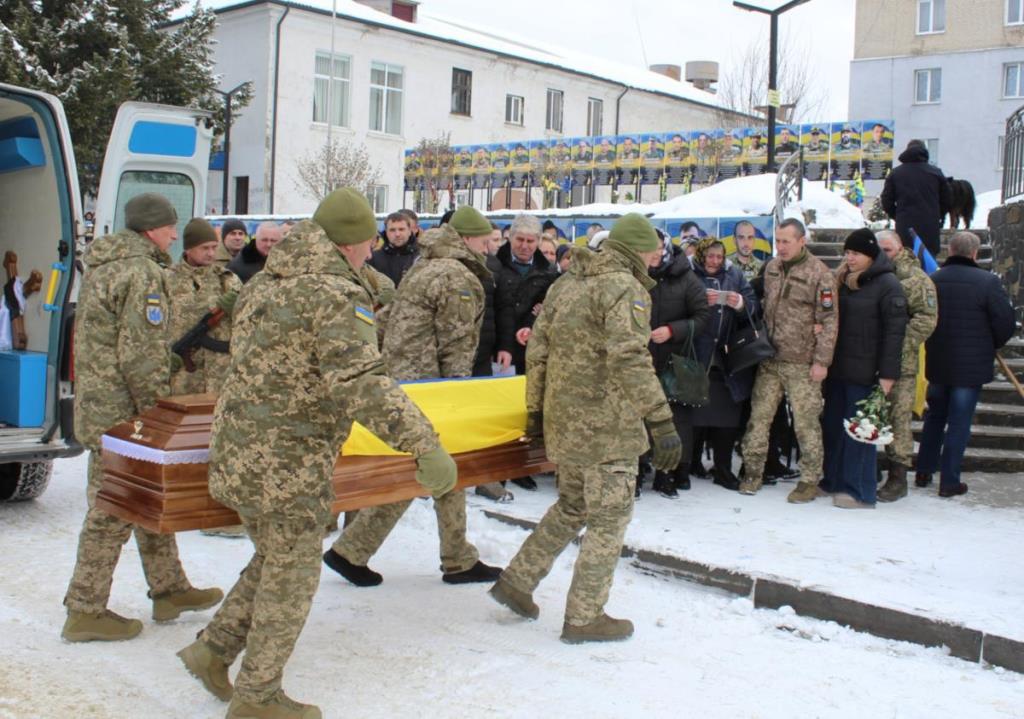 Рожищенська громада попрощалася з загиблим воїном Володимиром Лавренюком