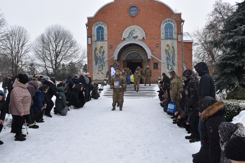 Луцька громада попрощалася із загиблим Героєм Миколою Мандзюком
