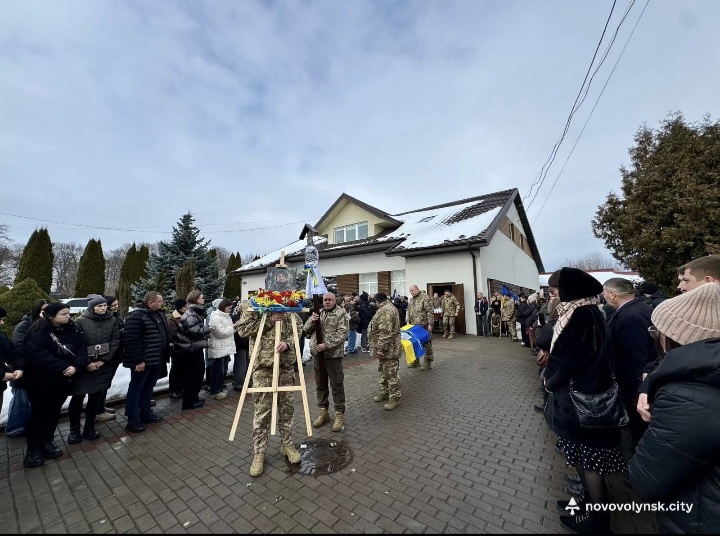 У Нововолинську провели в останню путь Захисника Андрія Гоцика