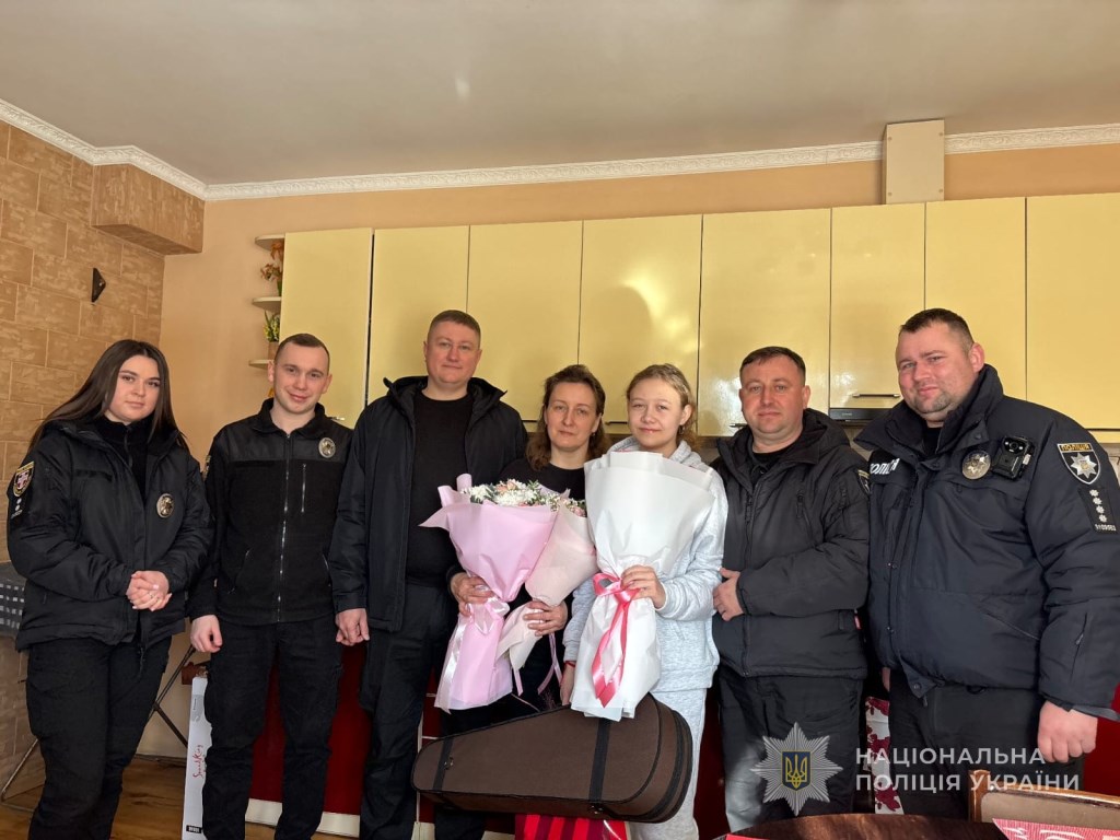 Волинські поліцейські привітали з днем народження дітей безвісти зниклих на війні колег